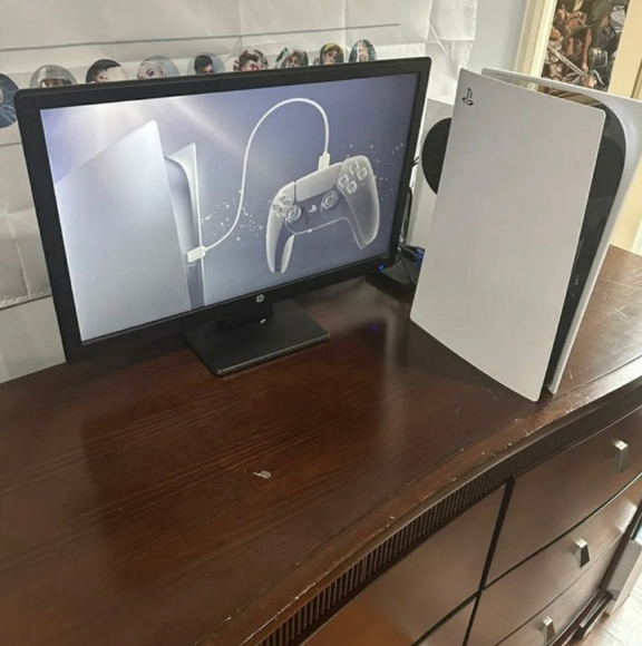 PS5 game console - Picture 2 of 5